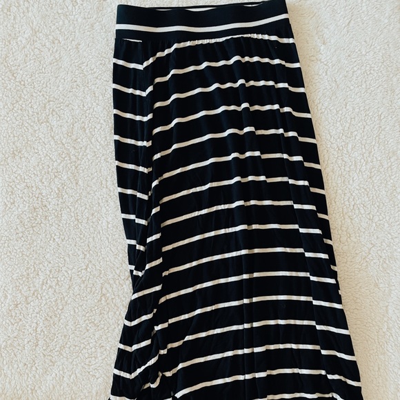 •Cute skirt• - Picture 2 of 2